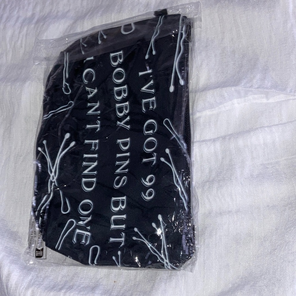 Cosmetic Case NWOT Make up Pouch Unbranded Black & White - Picture 5 of 15